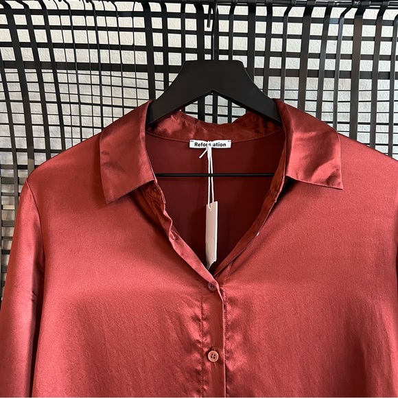 Reformation sky relaxed silk button down top - Picture 3 of 10